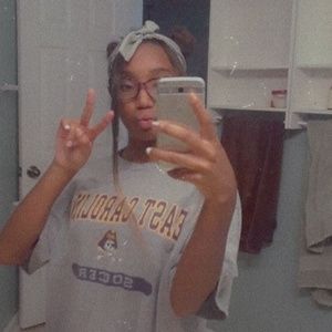 Meet your Posher, Sera